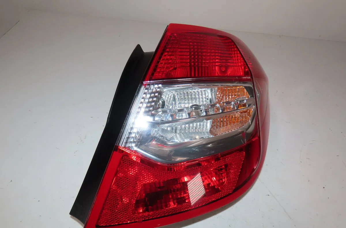 Feu arrière droit Citroen C4 II (NC_) 1.6 hdi 115 (2012) occasion