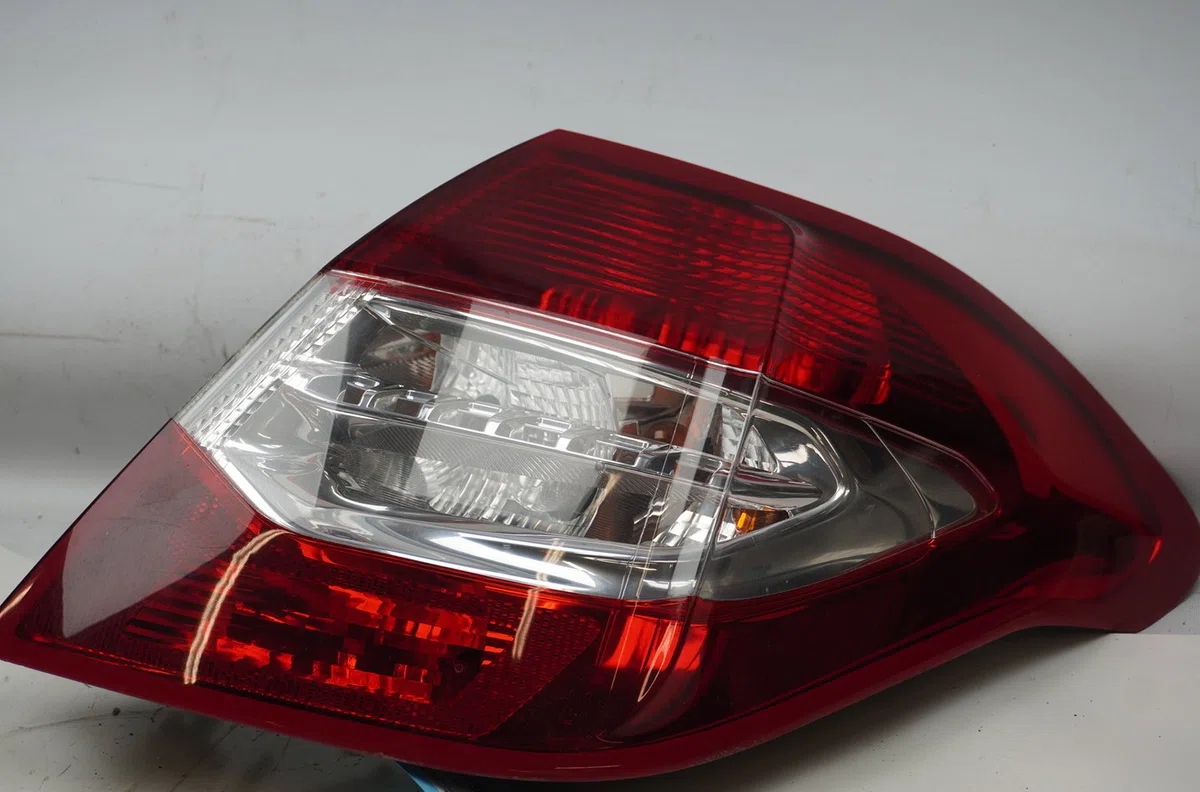 Feu arrière droit Citroen C4 II (NC_) 1.6 hdi 90 (2009) 5 portes occasion