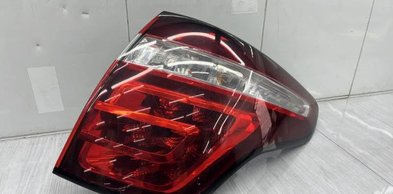 Feu arrière droit CITROEN C4 PICASSO 1 occasion