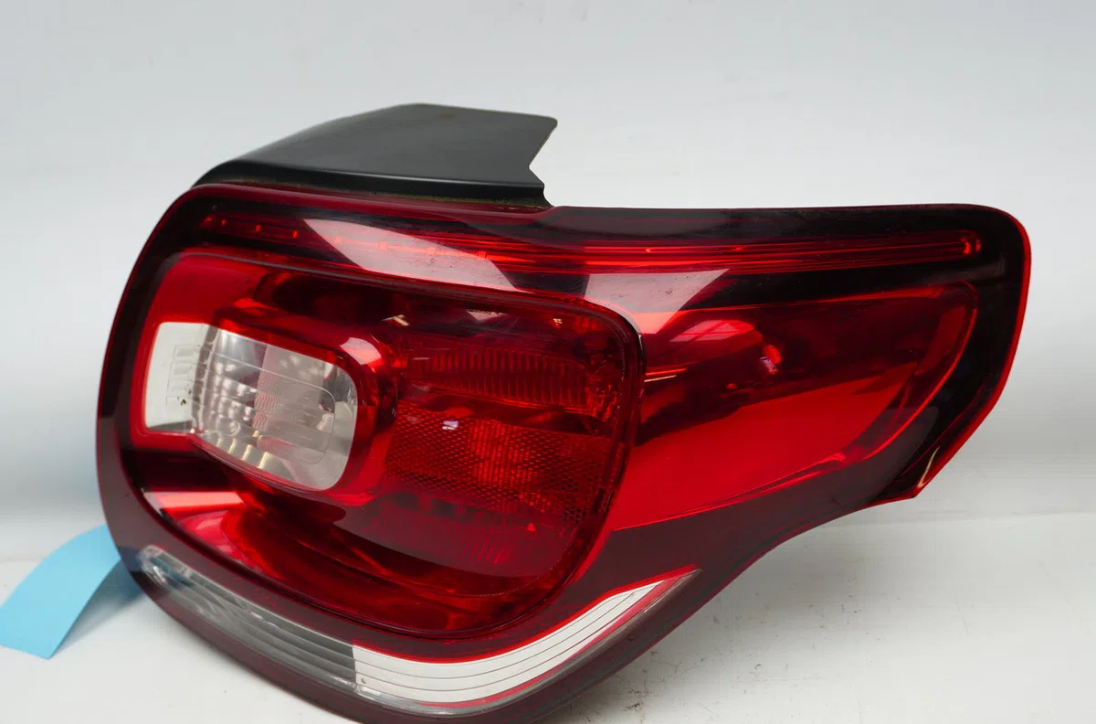 Feu arrière droit Citroen DS3 (SA_) 1.6 hdi 90 (2009-2015) 3 portes occasion