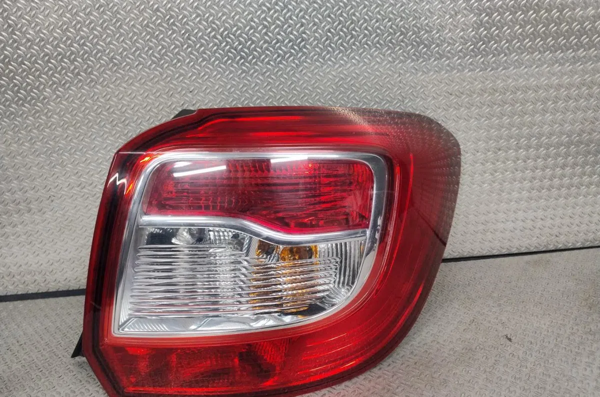 Feu arrière droit Dacia SANDERO II 1.2 (2012) occasion