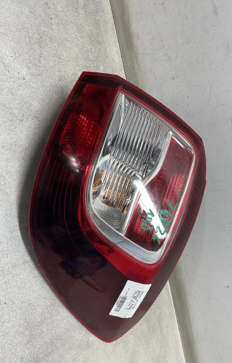 Feu arrière droit Dacia SANDERO II 1.5 dci (2012) 5 portes occasion