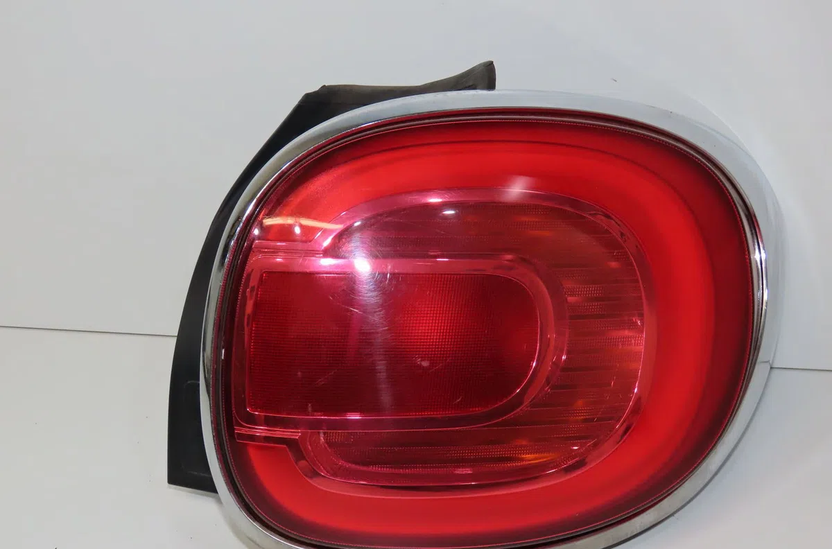 Feu arrière droit Fiat 500L (351_, 352_) 1.6 d multijet (199lye1b) (2013) occasion