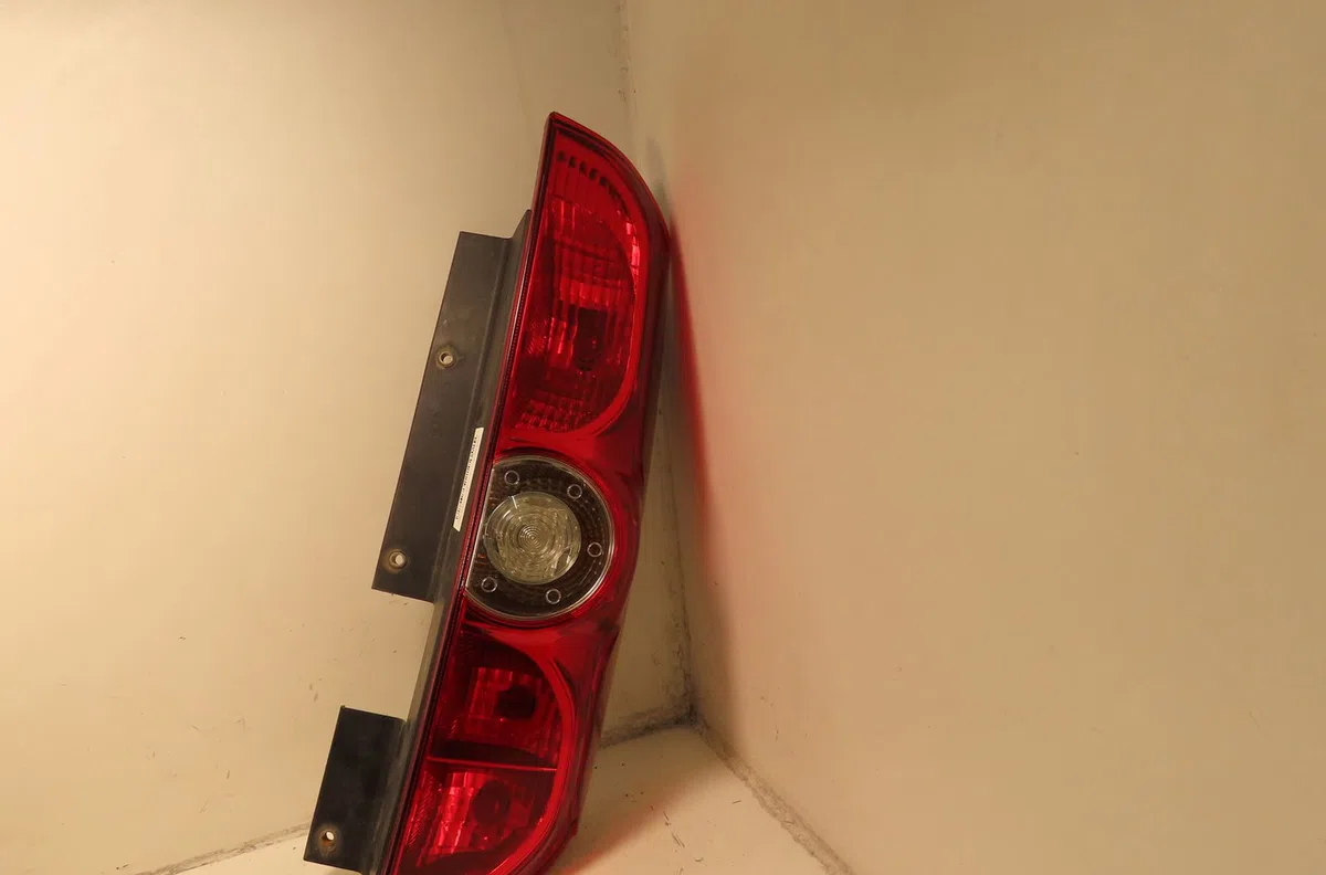 Feu arrière droit Fiat DOBLO Cargo (263_) 1.3 d multijet (2010) occasion