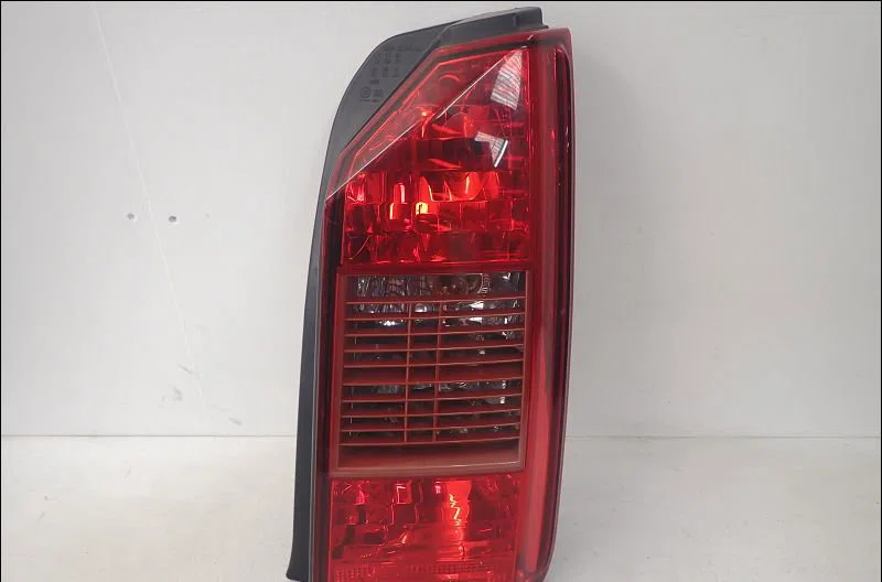 Feu arrière droit FIAT IDEA 1.3 DT MULTIJET 16v occasion