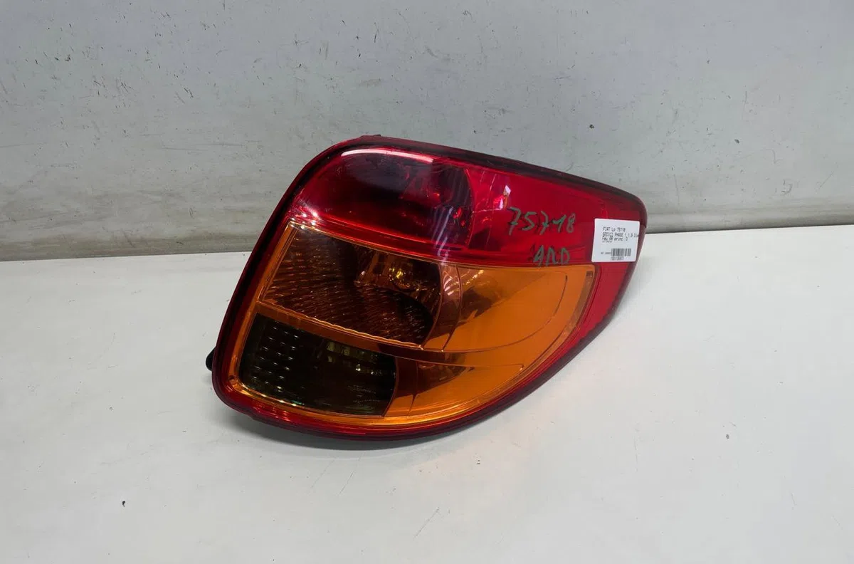 Feu arrière droit Fiat SEDICI (189_) 1.9 d multijet (2006-2011) occasion