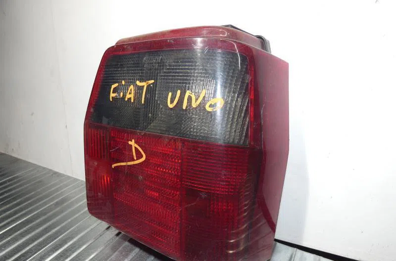 Feu arrière droit FIAT UNO PHASE 1 occasion