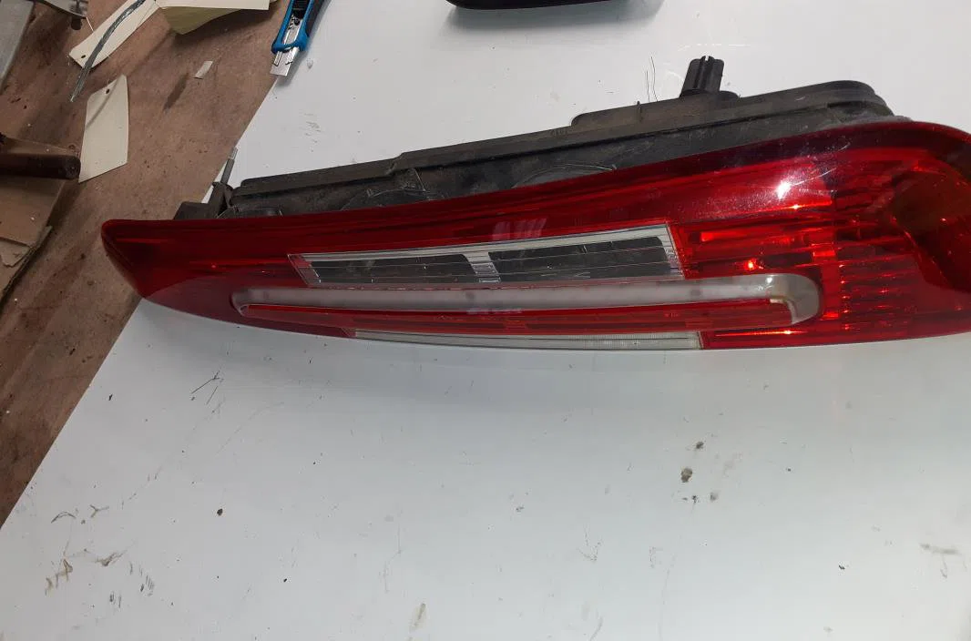 Feu arrière droit Ford C-MAX (DM2) 1.6 tdci (2007-2010) 5 portes occasion