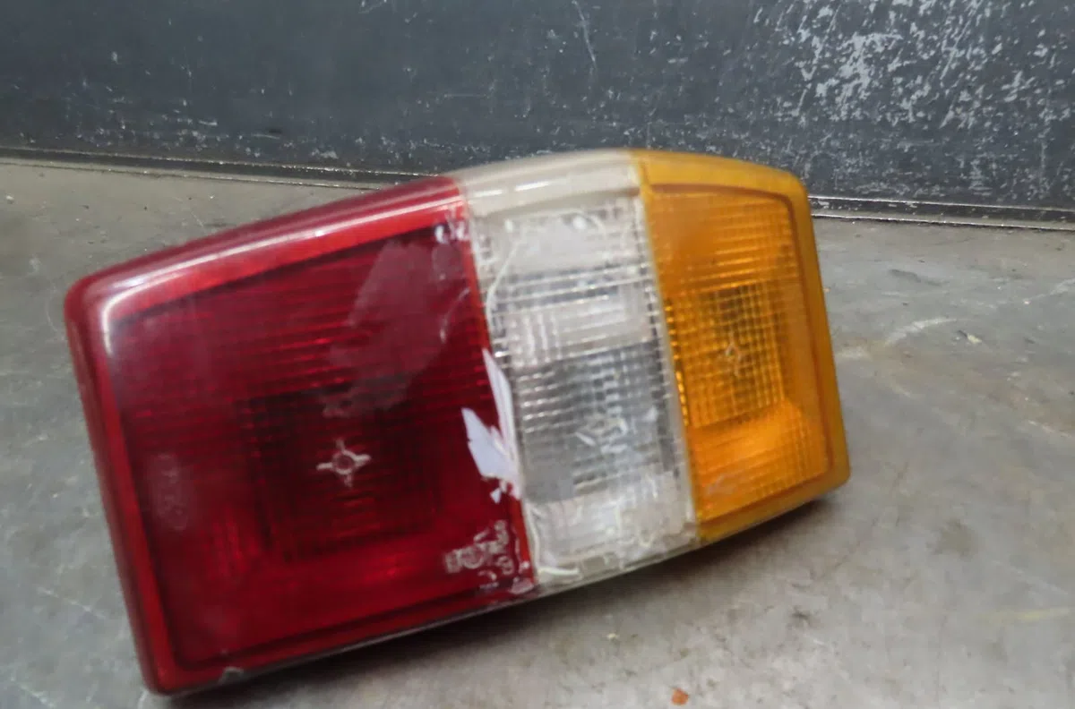Feu arrière droit Ford FIESTA II (FBD) 1.0 (fbd) (1983-1989) occasion
