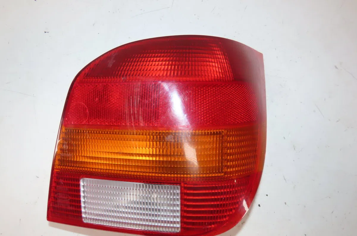 Feu arrière droit FORD FIESTA III 1.1i occasion