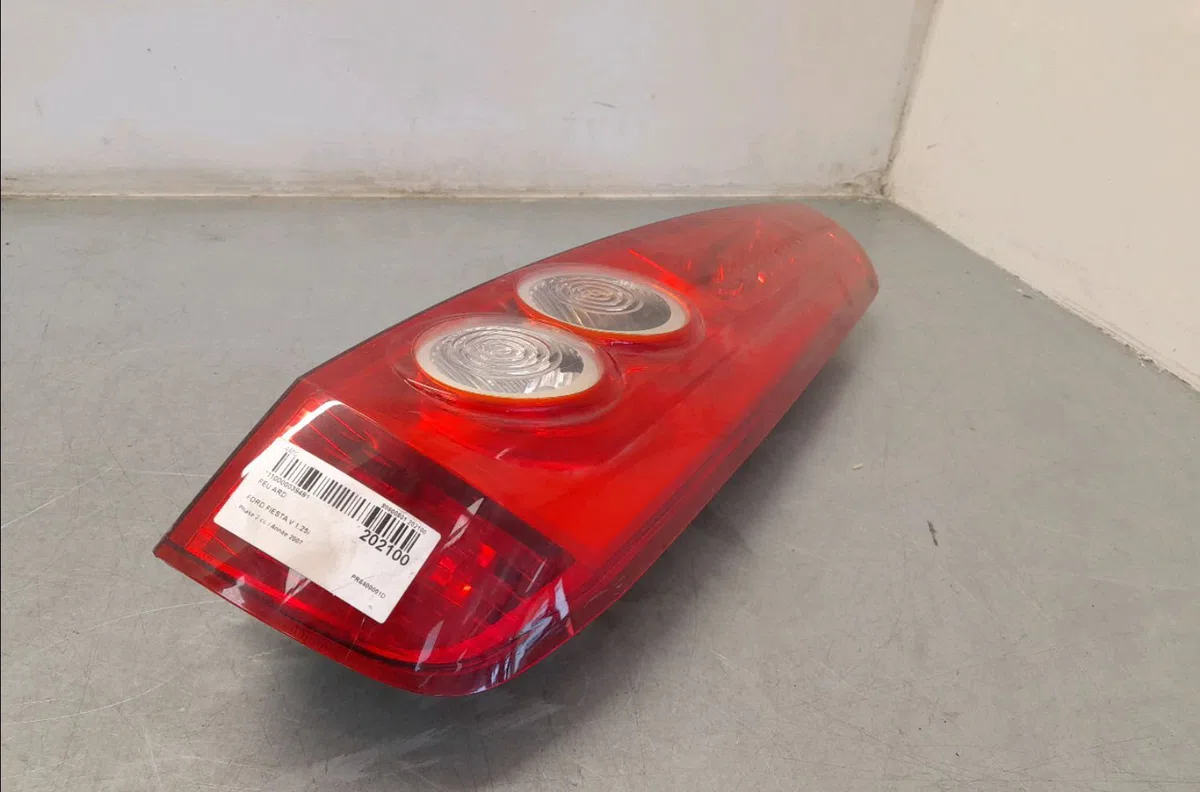 Feu arrière droit Ford FIESTA V (JH_, JD_) 1.25 16v (2002-2008) occasion