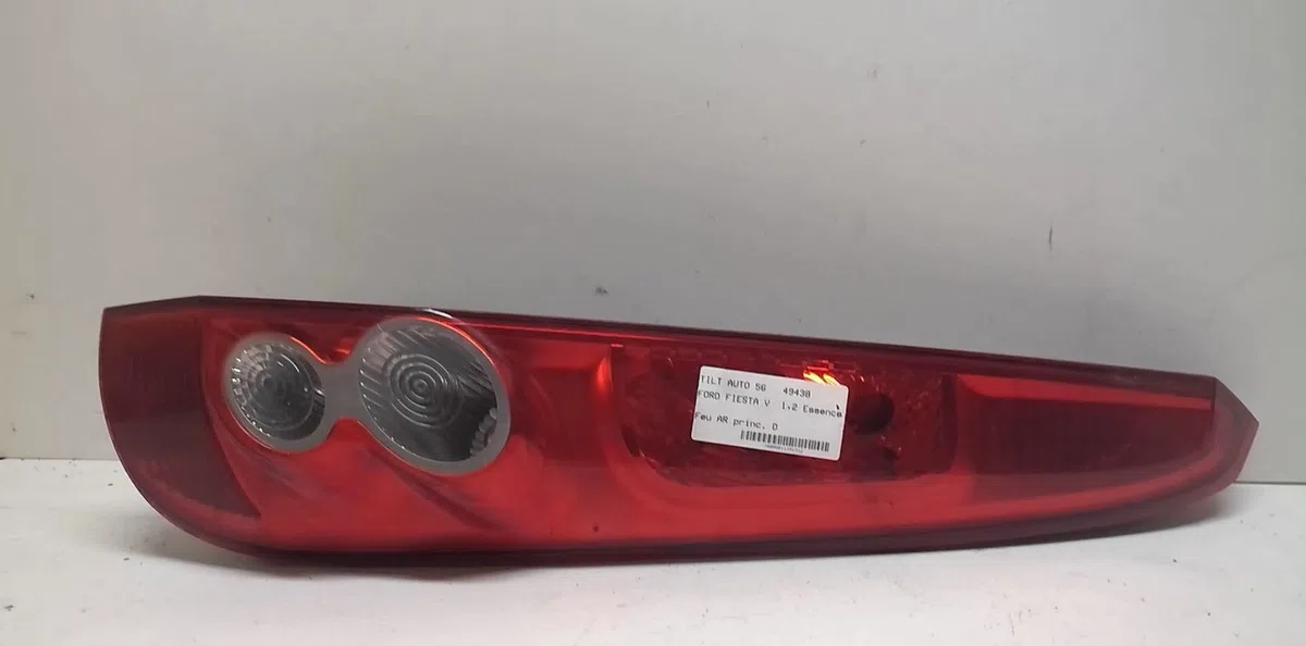 Feu arrière droit Ford FIESTA V (JH_, JD_) 1.25 16v (2002-2008) occasion