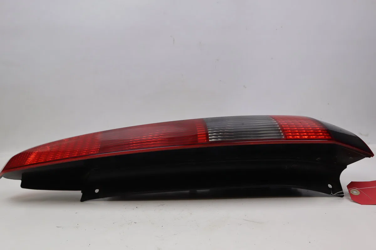 Feu arrière droit Ford FIESTA V (JH_, JD_) 1.4 tdci (2001-2008) 5 portes occasion