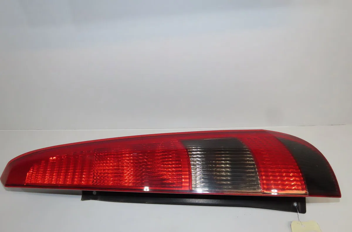 Feu arrière droit Ford FIESTA V (JH_, JD_) 1.6 16v (2001-2008) occasion