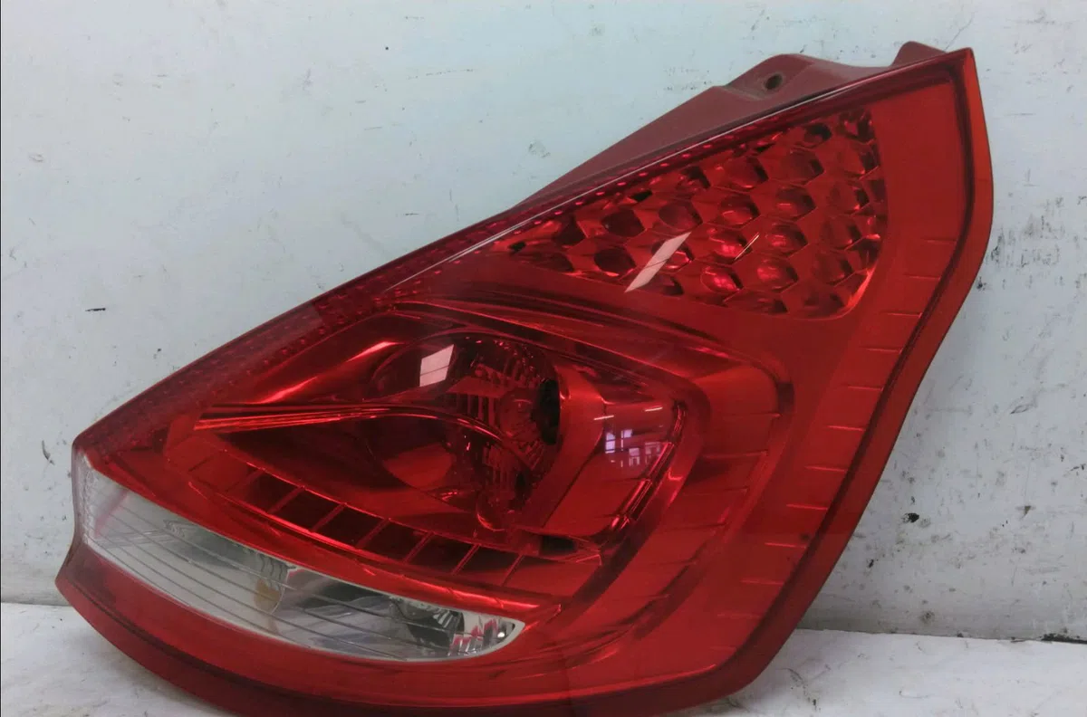 Feu arrière droit Ford FIESTA VI (CB1, CCN) 1.25 (2008-2017) 5 portes occasion