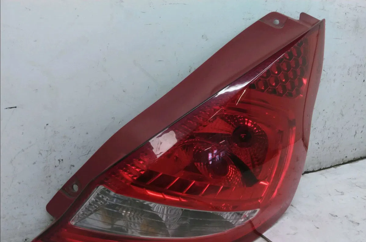 Feu arrière droit Ford FIESTA VI (CB1, CCN) 1.25 (2008-2017) 5 portes occasion