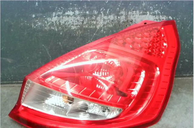 Feu arrière droit Ford FIESTA VI (CB1, CCN) 1.4 tdci (2010-2012) 3 portes occasion