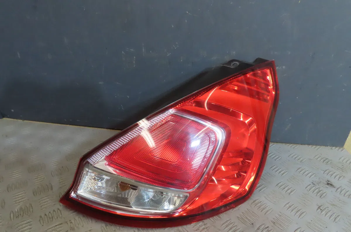 Feu arrière droit Ford FIESTA VI (CB1, CCN) 1.6 tdci (2008-2012) occasion