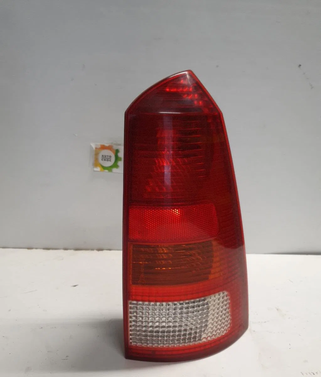 Feu arrière droit FORD FOCUS 1 BREAK occasion