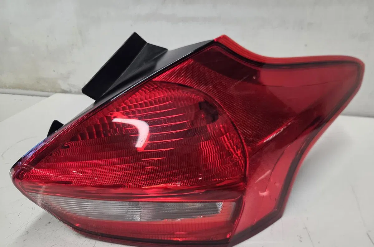 Feu arrière droit FORD FOCUS 3 PHASE 2 occasion