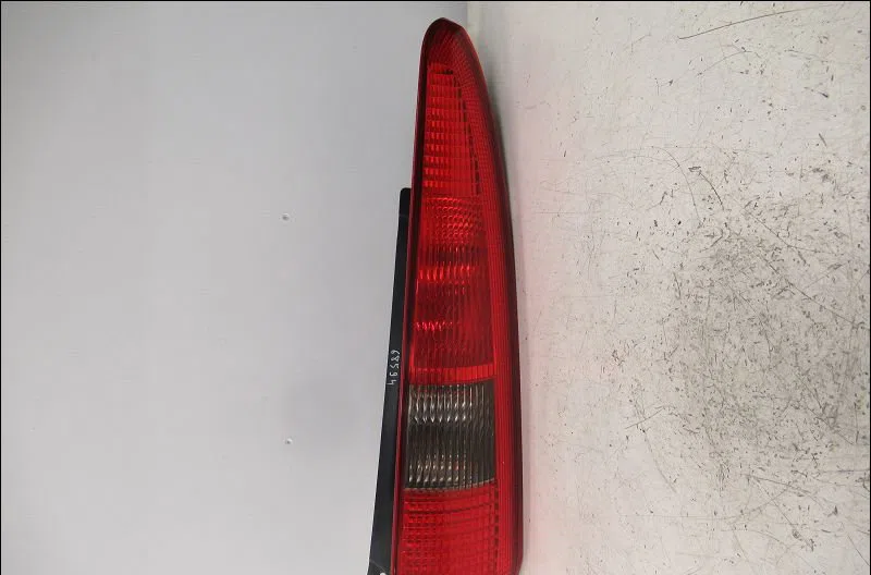 Feu arrière droit Ford FUSION (JU_) 1.6 tdci (2004-2012) 5 portes occasion