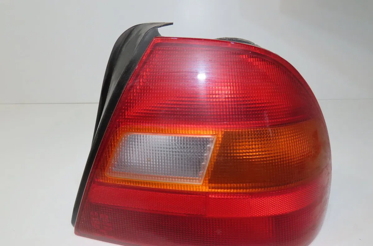 Feu arrière droit HONDA CIVIC III 1997 occasion