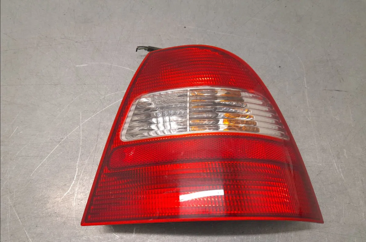 Feu arrière droit Honda CIVIC VI Fastback (MA, MB) 2.0 tdic (mb7) (1998-2000) occasion