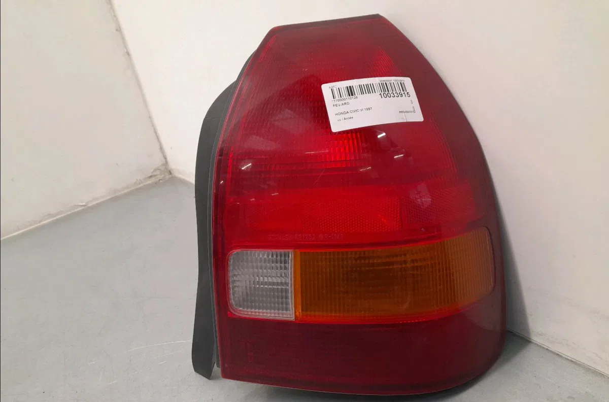 Feu arrière droit HONDA CIVIC VI occasion