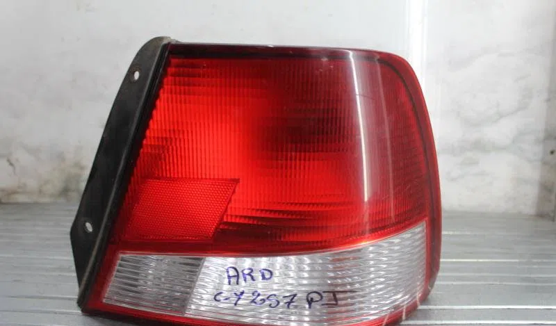 Feu arrière droit HYUNDAI ACCENT 2 occasion
