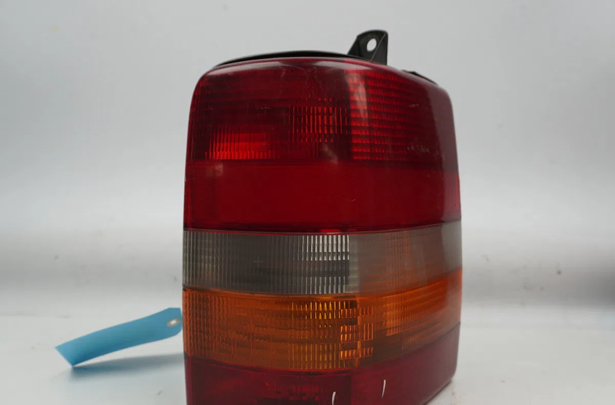 Feu arrière droit Jeep GRAND CHEROKEE I (ZJ, ZG) 2.5 td 4x4 (z) (1995-1999) occasion