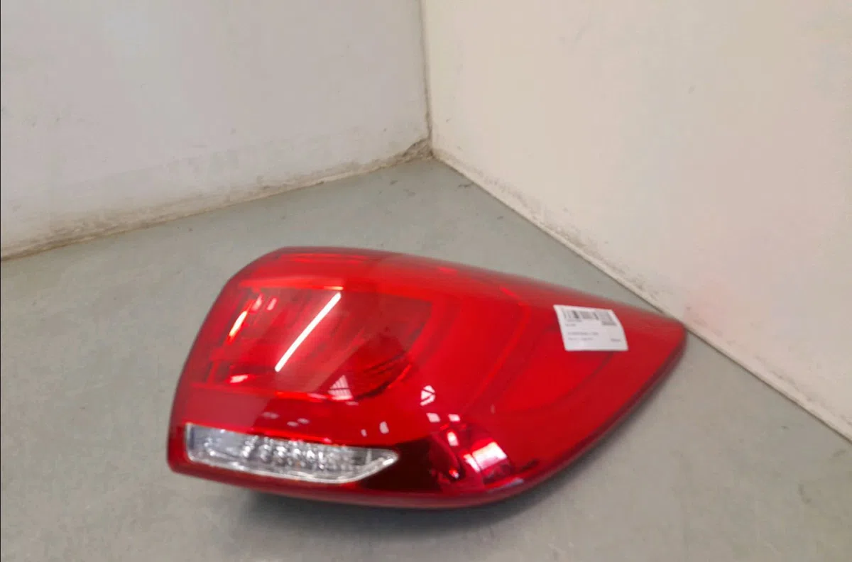 Feu arrière droit Kia SPORTAGE III (SL) 1.7 crdi (2010) occasion
