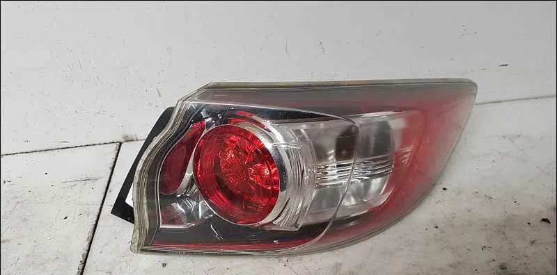 Feu arrière droit MAZDA 3 II occasion