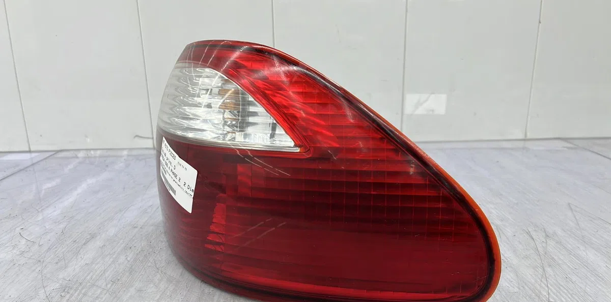 Feu arrière droit MAZDA 626 4 PHASE 2 occasion
