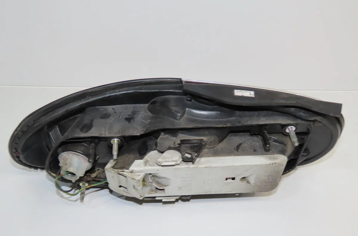 Feu arrière droit Mazda MX-5 I (NA) 1.6 (na6c) (1990-1994) occasion
