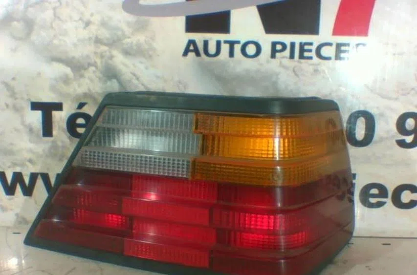 Feu arrière droit MERCEDES 250 W124 PHASE 1 occasion