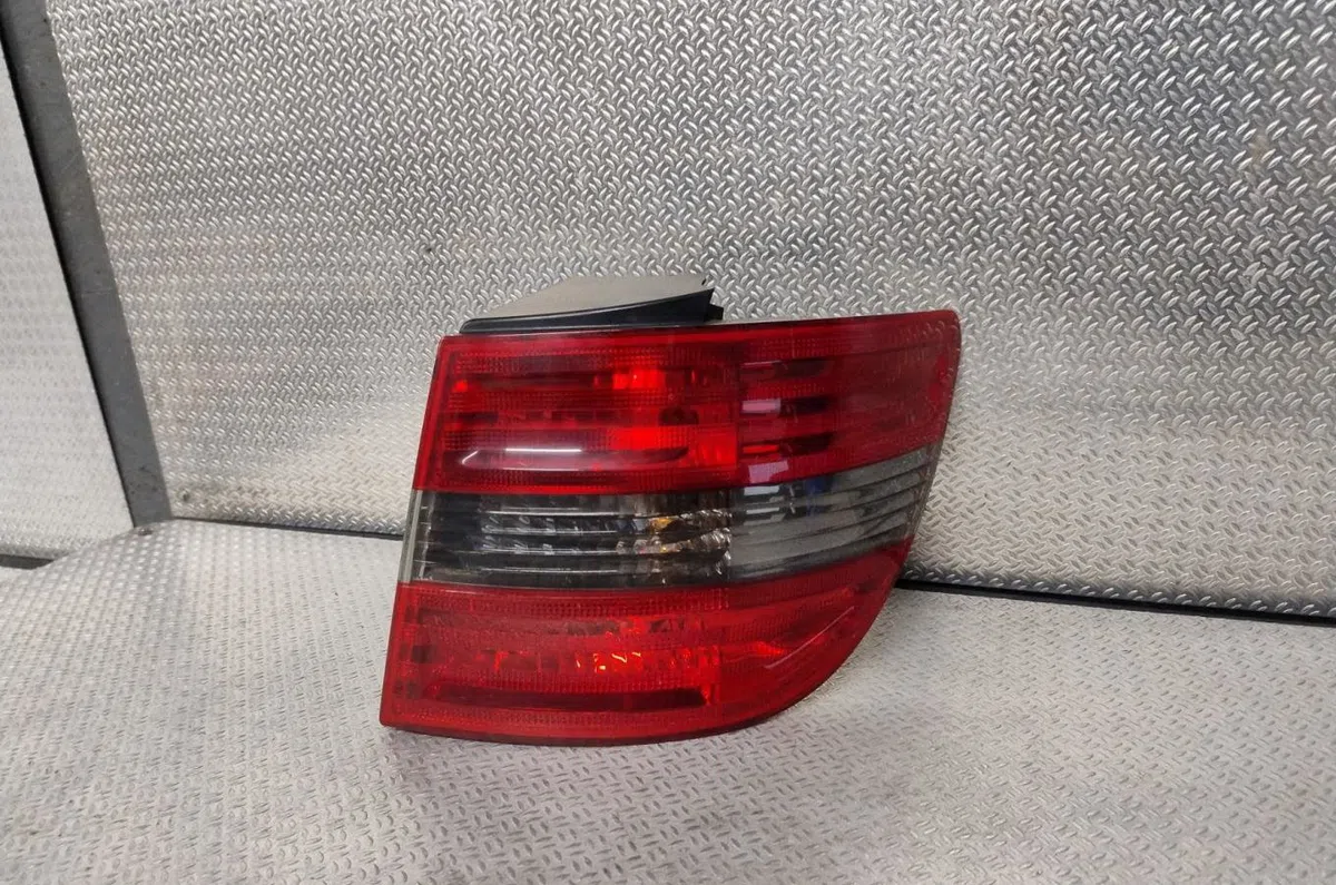 Feu arrière droit Mercedes-benz CLASSE B Sports Tourer (W245) B 180 cdi (245.207) (2005-2011) 5 portes occasion