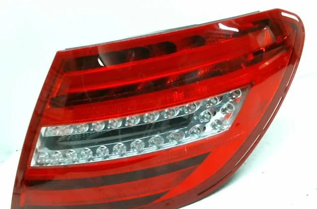 Feu arrière droit Mercedes-benz CLASSE C (W204) C 220 cdi (204.002) (2008-2014) 4 portes occasion