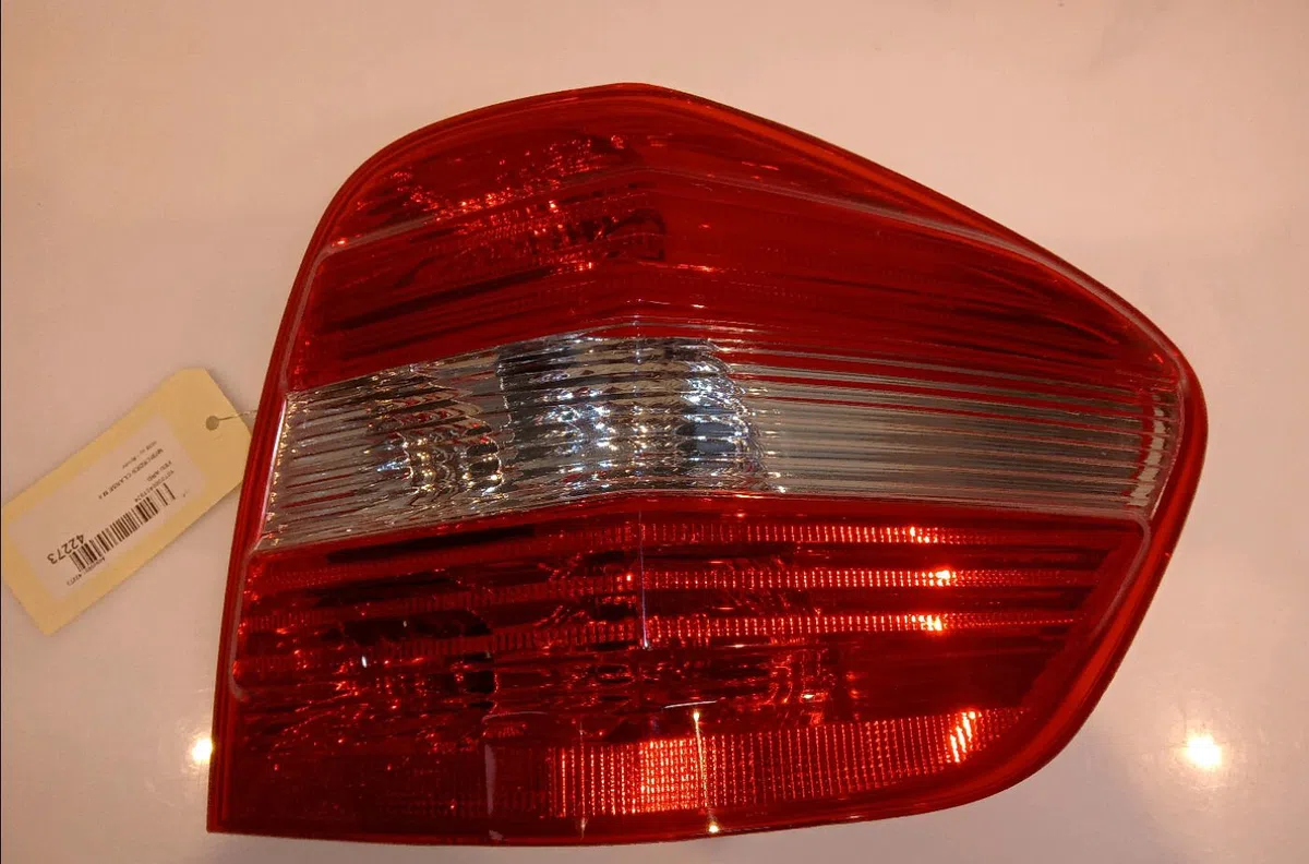 Feu arrière droit Mercedes-benz CLASSE M (W164) Ml 320 cdi 4-matic (164.122) (2005-2009) occasion