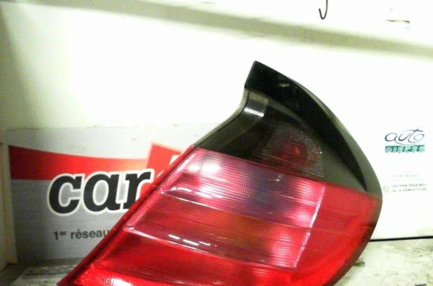 Feu arrière droit MERCEDES CLASSE C 203 COUPE SPORT CLASSE C 203 COUPE SPORT PHASE 1 occasion