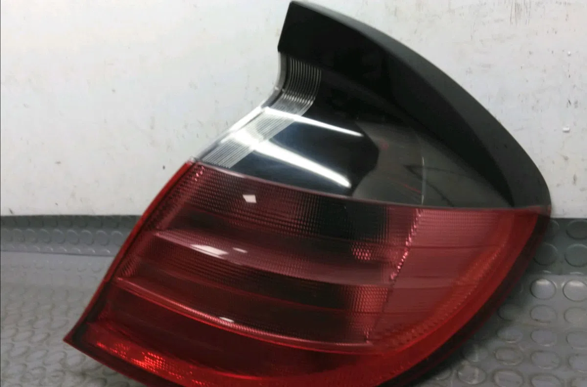 Feu arrière droit MERCEDES CLASSE C COUPE SPORT II 2001 occasion