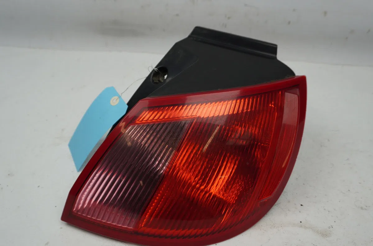 Feu arrière droit Mitsubishi COLT VI (Z3_A, Z2_A) 1.3 (z21a) (2004-2012) occasion