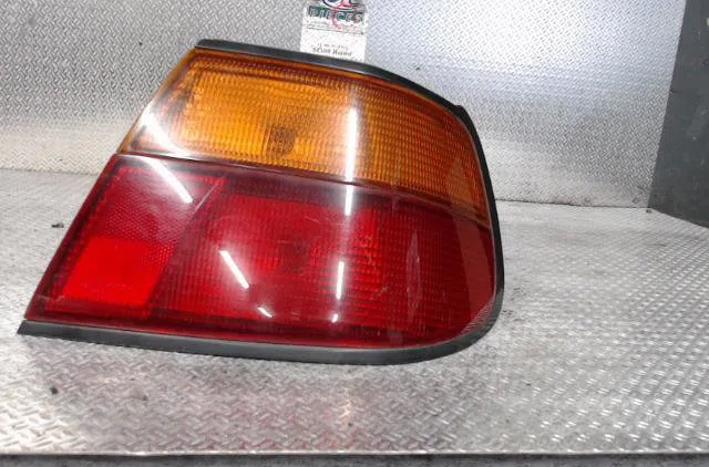 Feu arrière droit NISSAN ALMERA 1 ALMERA 1 PHASE 1 occasion