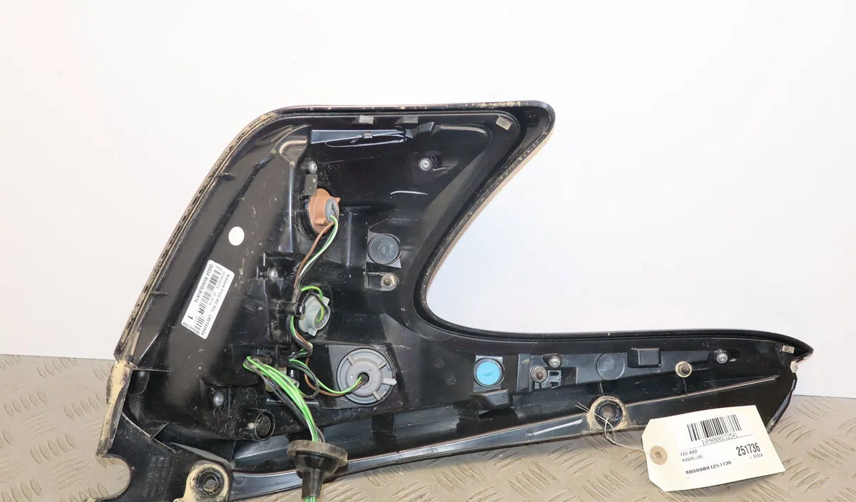 Feu arrière droit Nissan JUKE (F15) 1.2 dig-t (2014) occasion