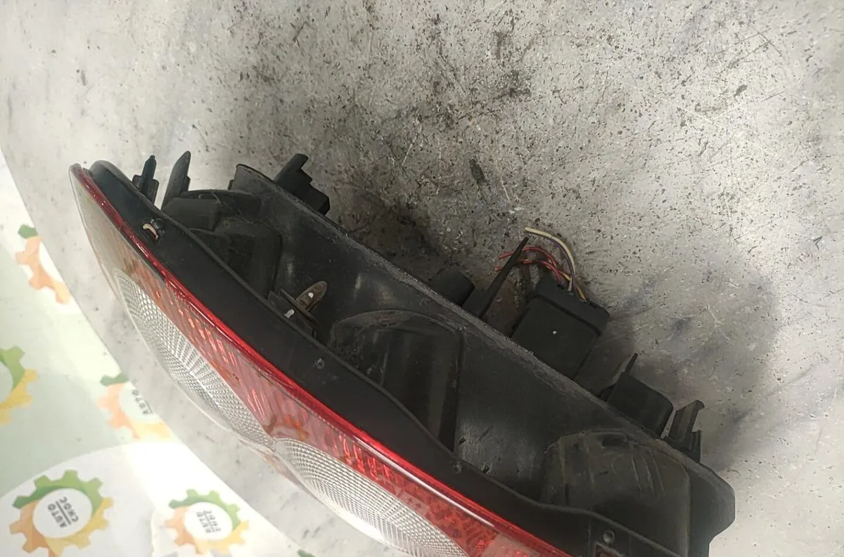 Feu arrière droit NISSAN MICRA 3 PHASE 1 occasion