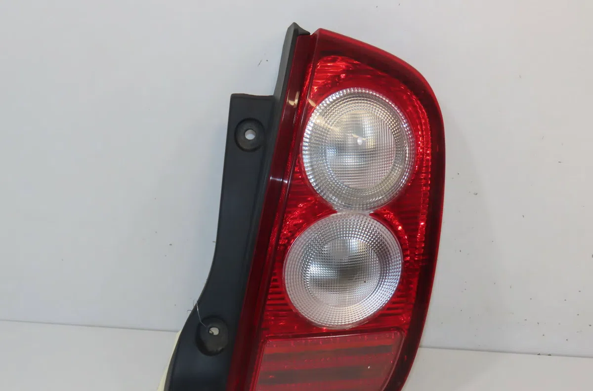 Feu arrière droit Nissan MICRA III (K12) 1.2 16v (2003-2010) occasion