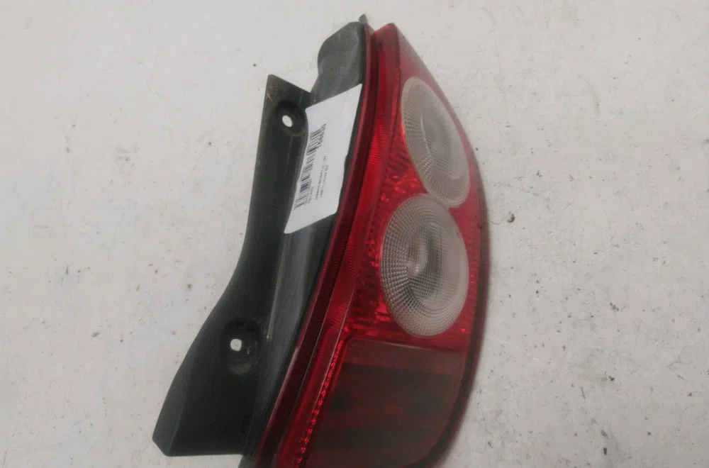 Feu arrière droit Nissan MICRA III (K12) 1.4 16v (2003-2010) occasion