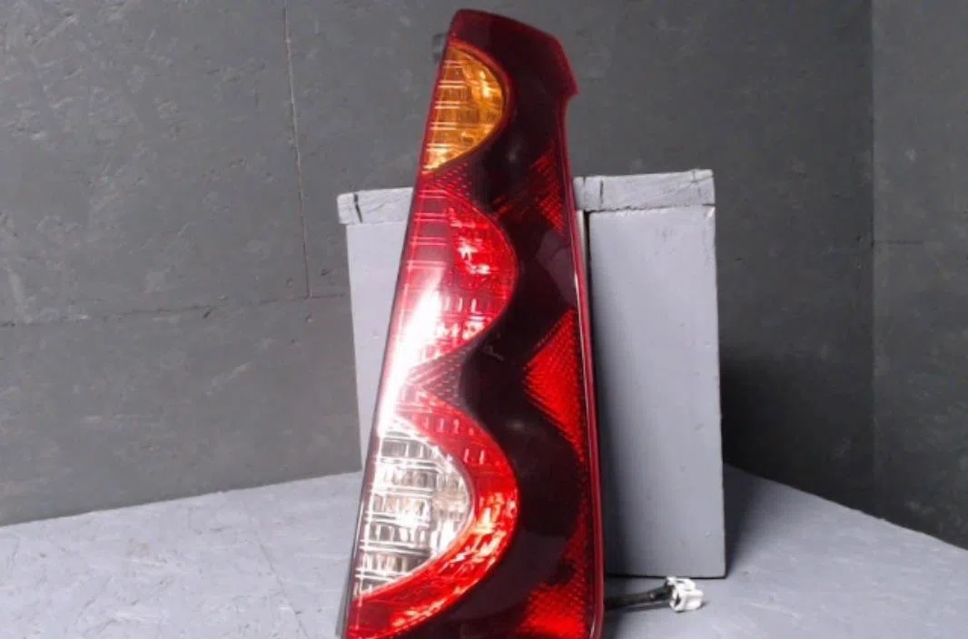 Feu arrière droit NISSAN NOTE 1  NOTE 1 PHASE 2 occasion