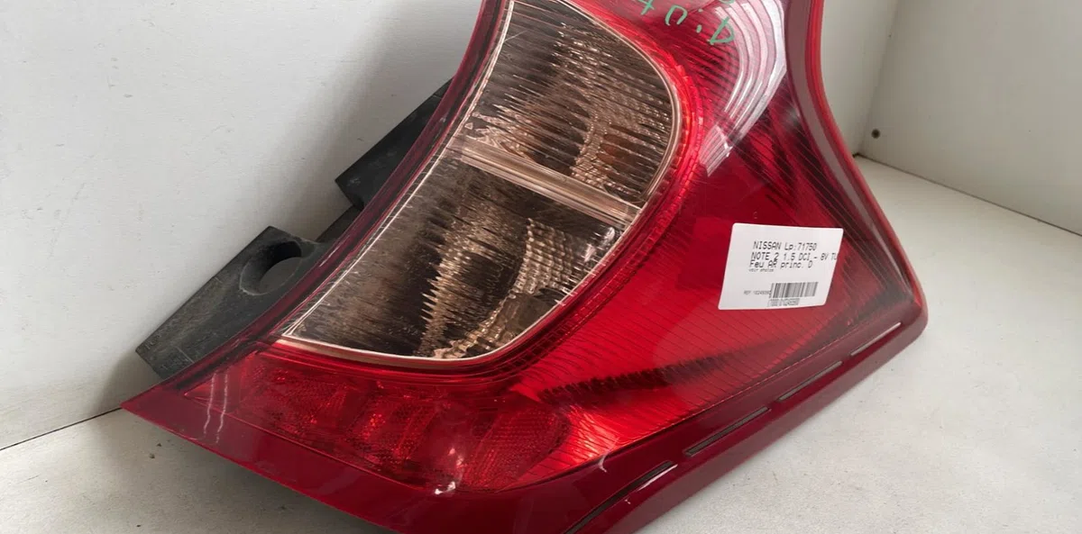 Feu arrière droit Nissan NOTE (E12) 1.5 dci (2013) occasion