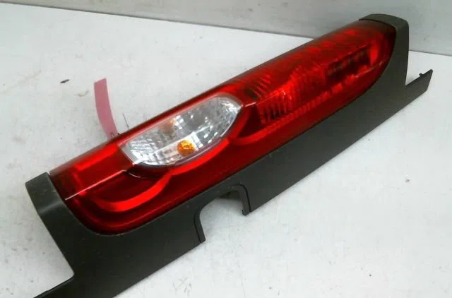 Feu arrière droit Nissan PRIMASTAR Camionnette (X83) 2.0 dci 115 (2006) occasion