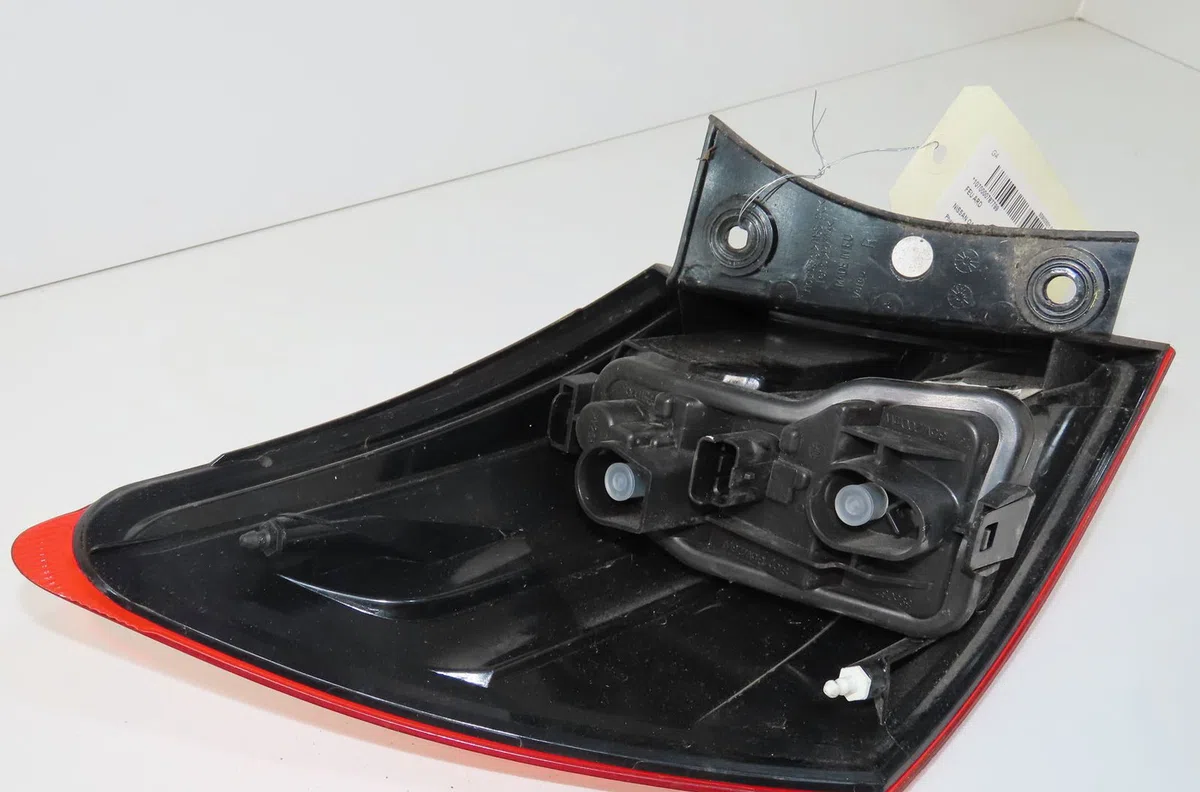 Feu arrière droit Nissan QASHQAI - QASHQAI 2 I (J10, NJ10, JJ10E) 1.6 dci traction intégrale (2011-2013) occasion